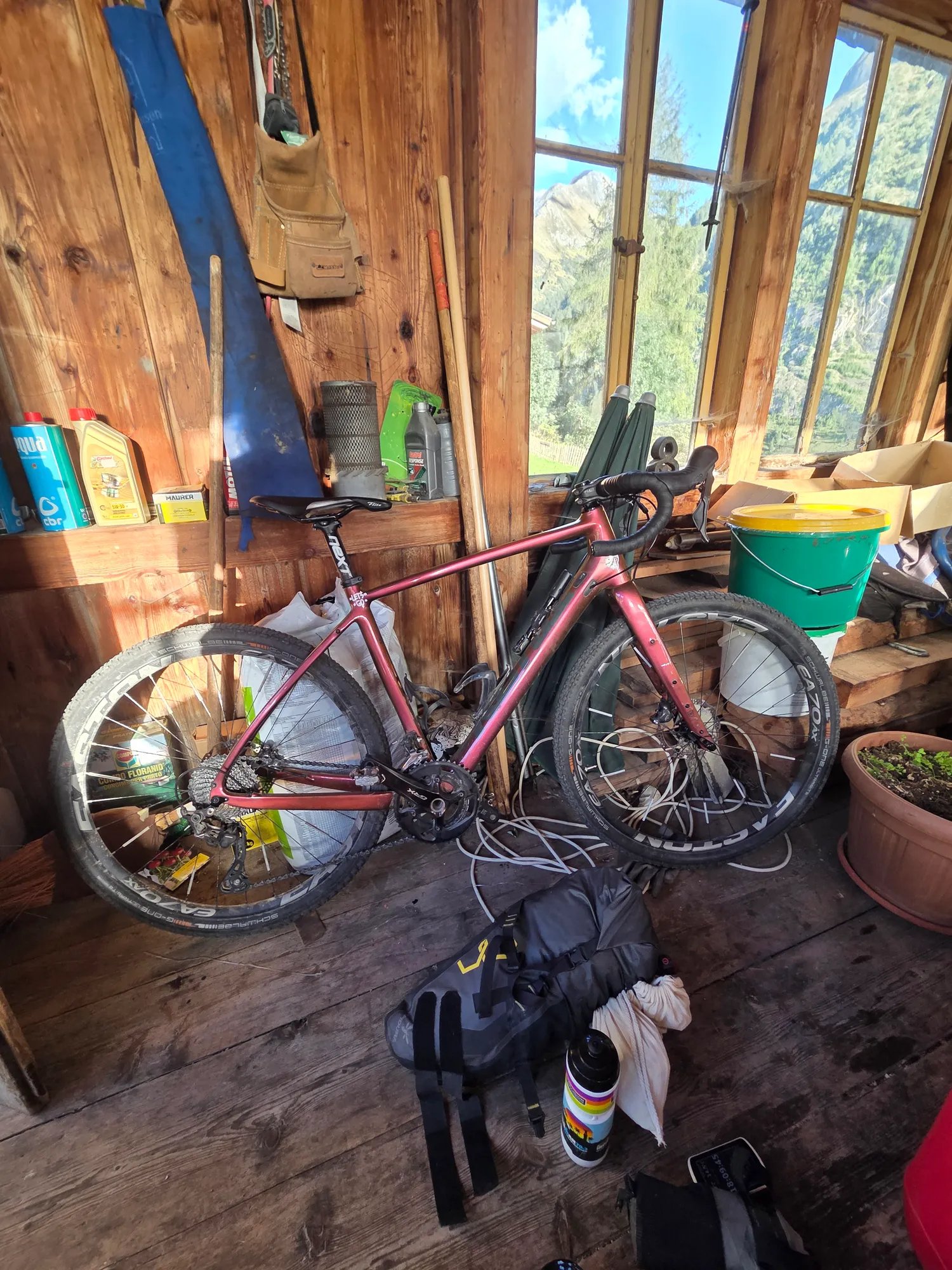 Gravel bike in the wooden garage of Gasthof Stein