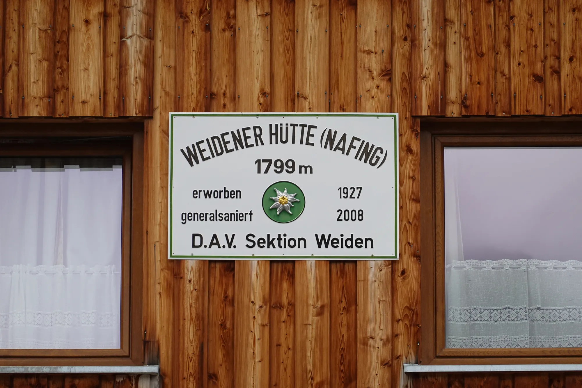 Sign of the Weidener Hütte (Nafing), 1799 m, DAV section Weiden
