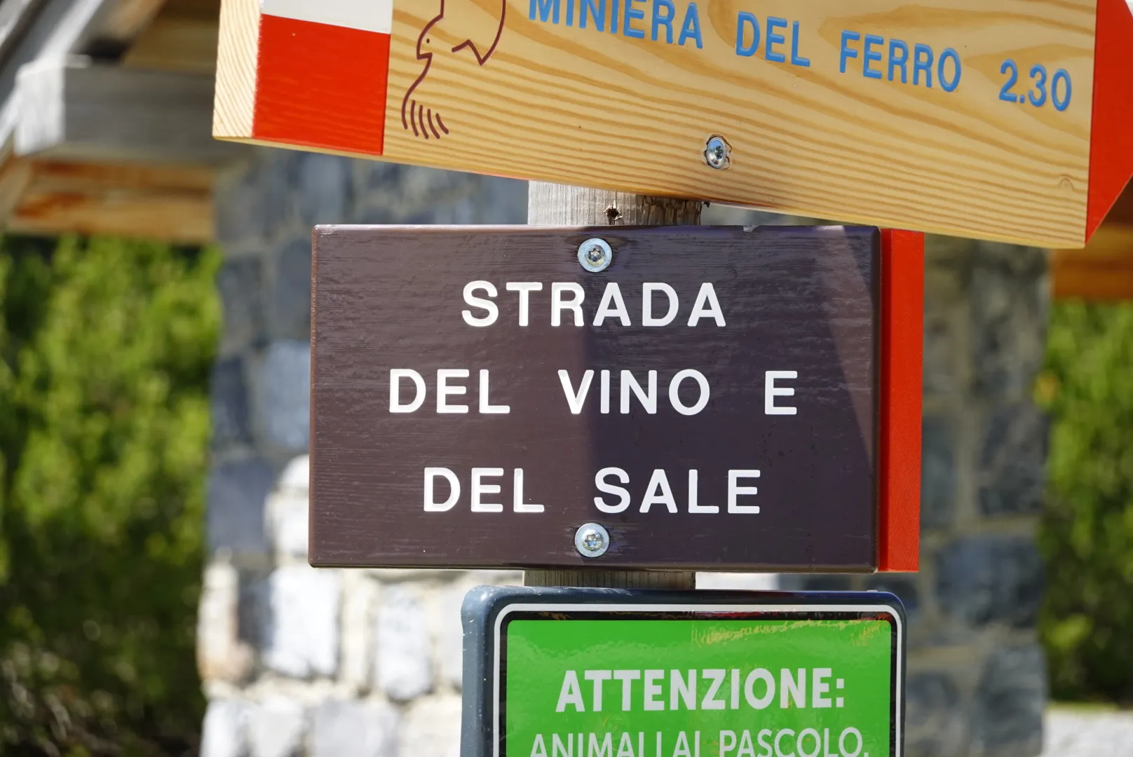 Signpost "Strada del vino e del sale"