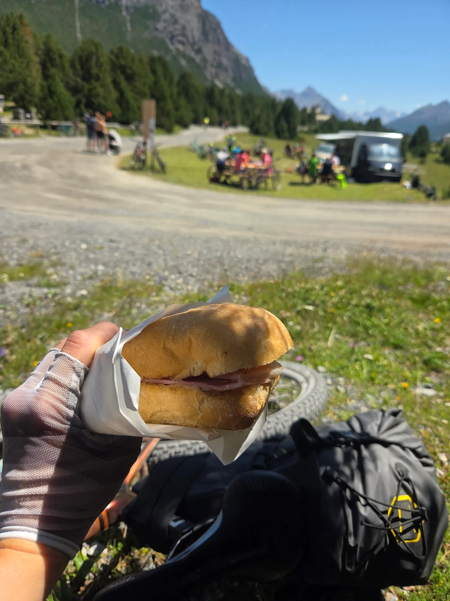 Sandwich in hand, picnic spots on the lakeshore behind