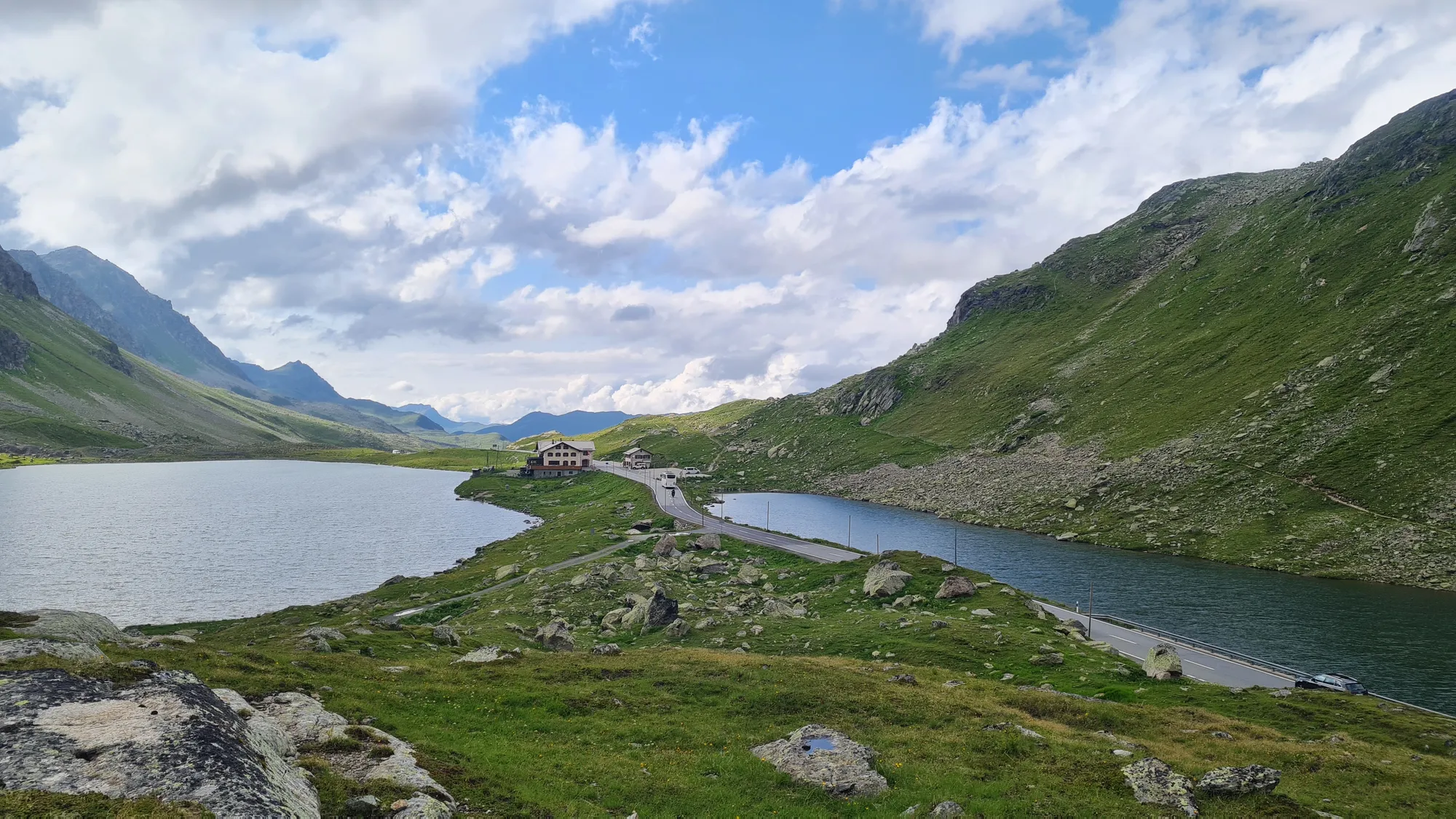 Two mountain lakes at the top of the Flüela