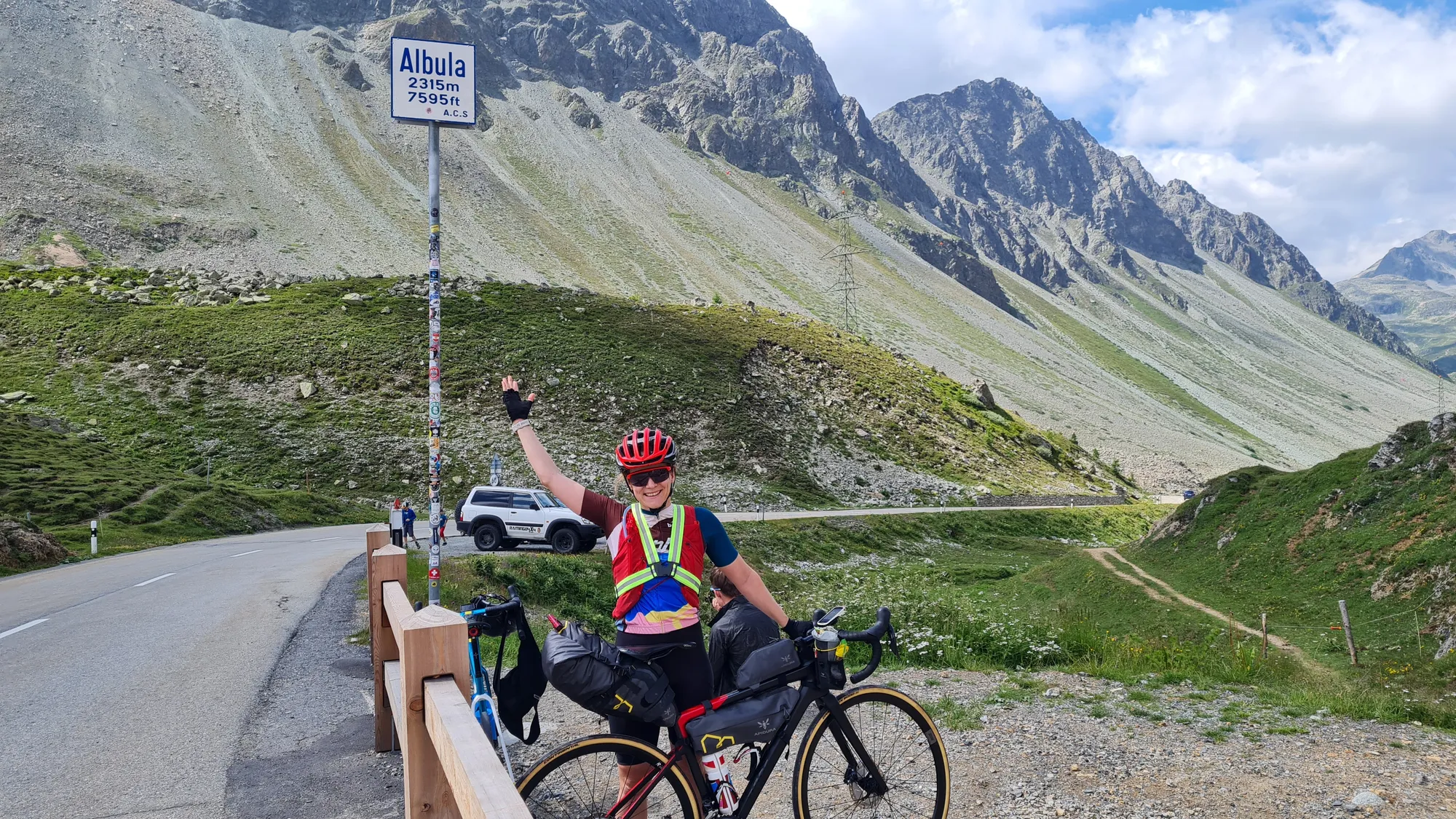 Arm in the air at the Albulapass sign