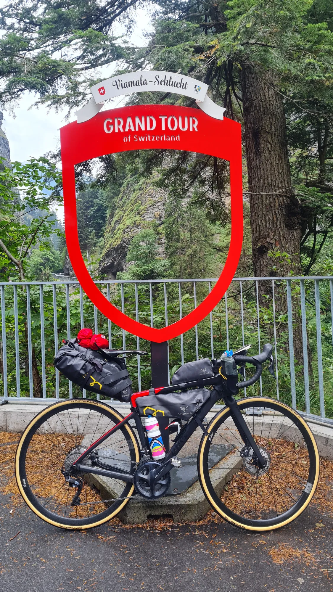 Bike in the red Grand Tour photo frame at the Viamala