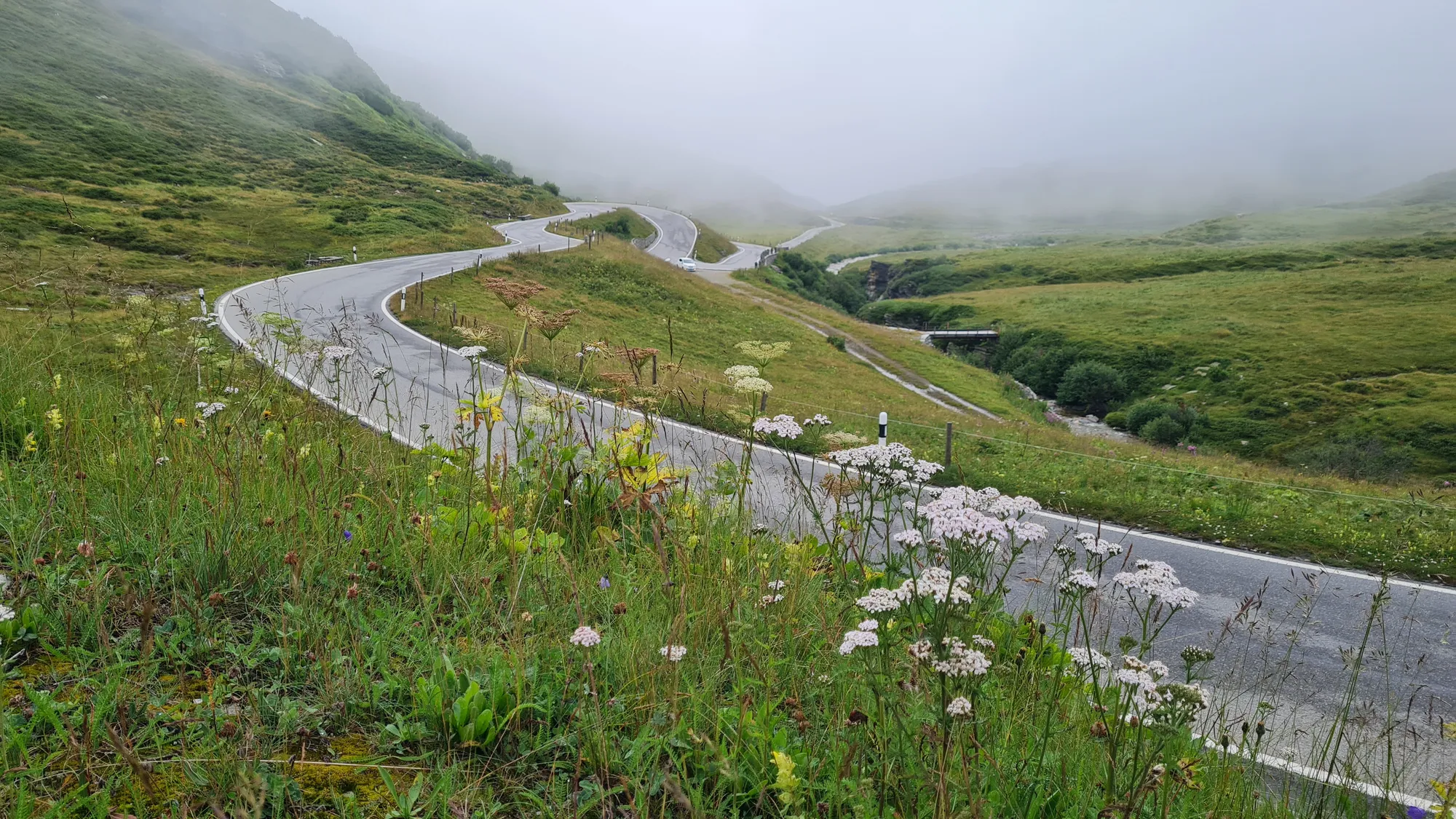 Hairpins up to the San Bernardino in the fog