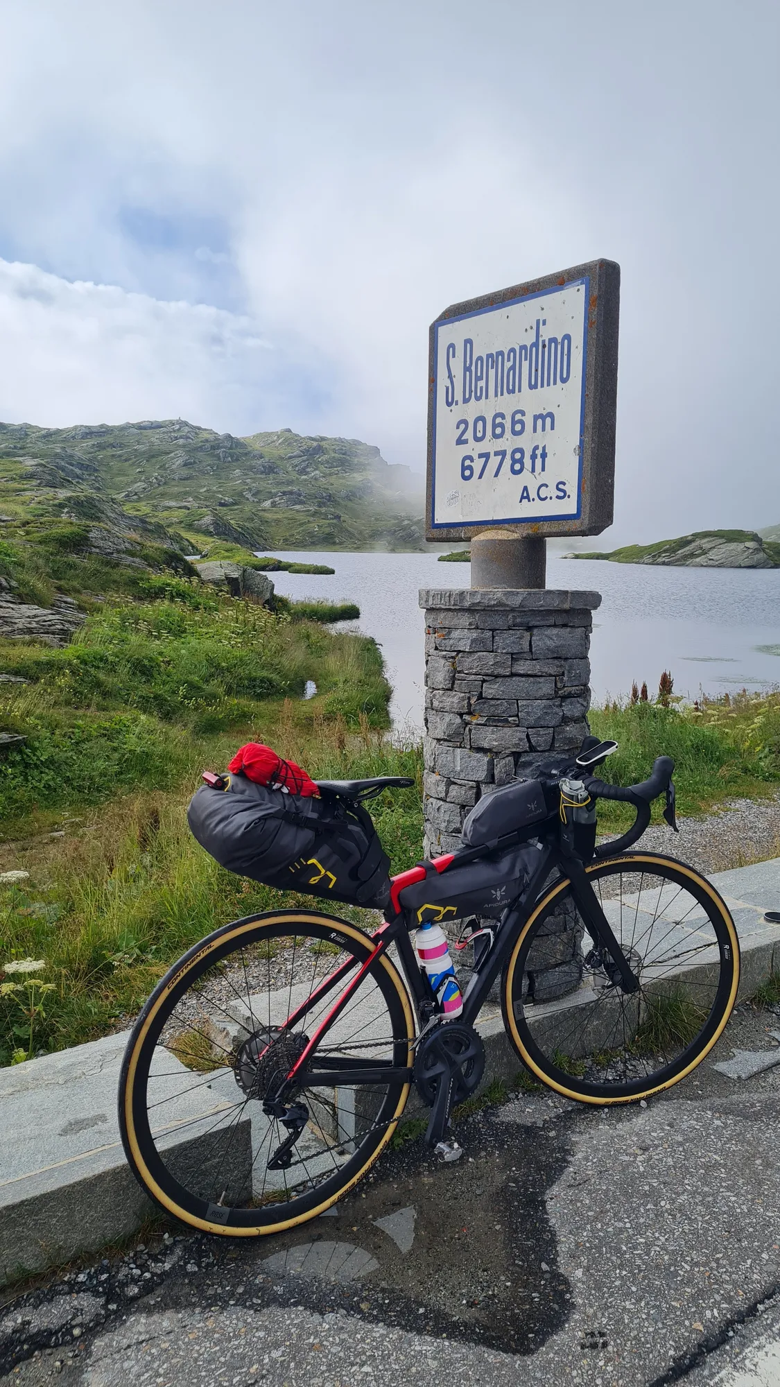 Bike at the San Bernardino pass sign