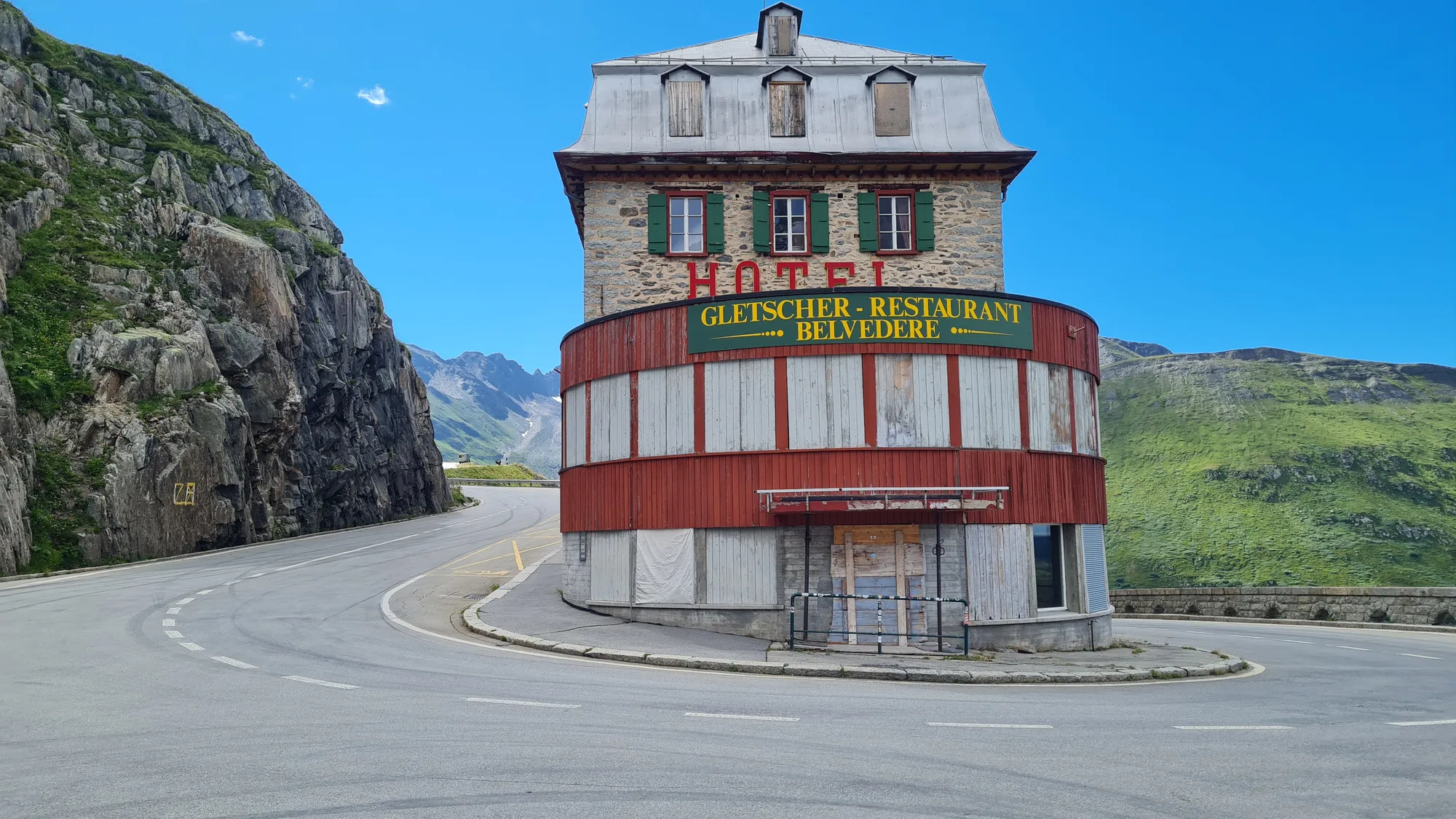 The Hotel Belvédère in a hairpin of the Furka road
